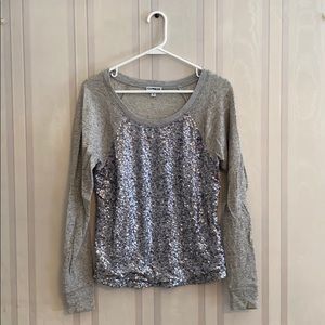 Sweatshirt.